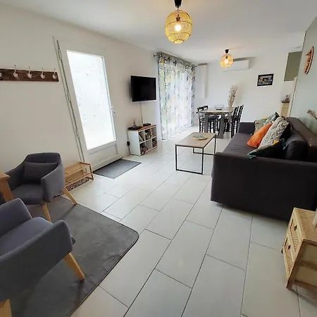 Des Sources A Climatise Et Holiday home Sarlat-la-Caneda