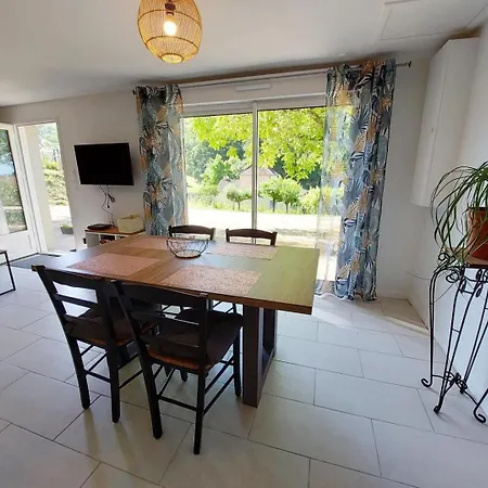 Holiday home Des Sources A Climatise Et *