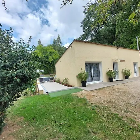 Des Sources A Climatise Et Holiday home