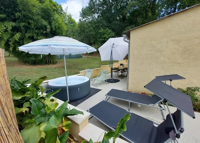 Des Sources A Climatise Et בית נופש