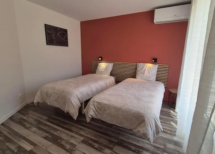 Des Sources A Climatise Et בית נופש *