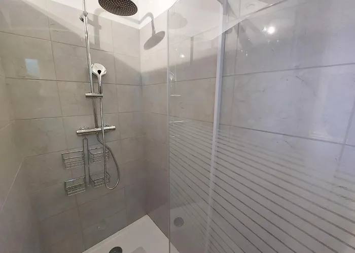 Des Sources A Climatise Et * סרלה-לה קנדה